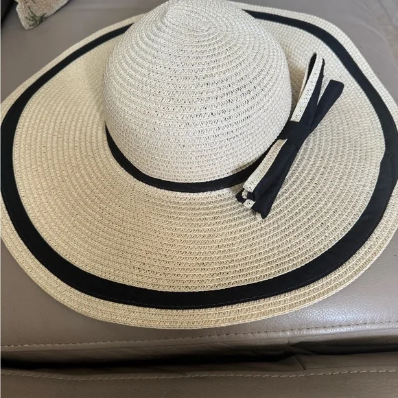 Kendall & Kylie Elegant Cream and Black Women's Sun Hat Mint condition. - Picture 2 of 5